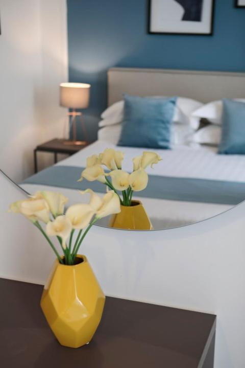 Bespoke Roma Suites 外观 照片
